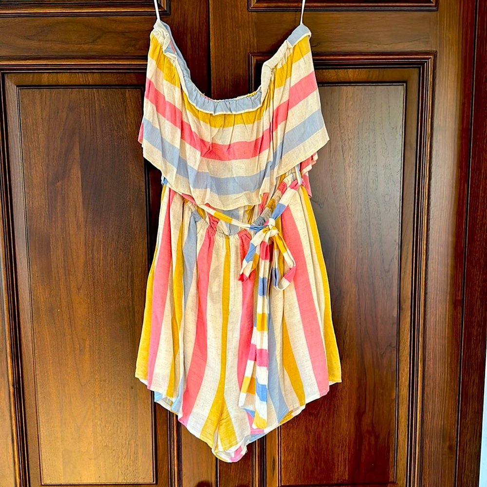 ADORABLE pastel colored romper. Size small